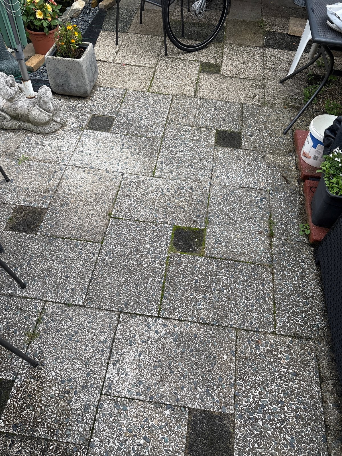 37 m² grind en betontegels gratis af te halen, Gebruikt, Ophalen of Verzenden, 10 m² of meer, Beton