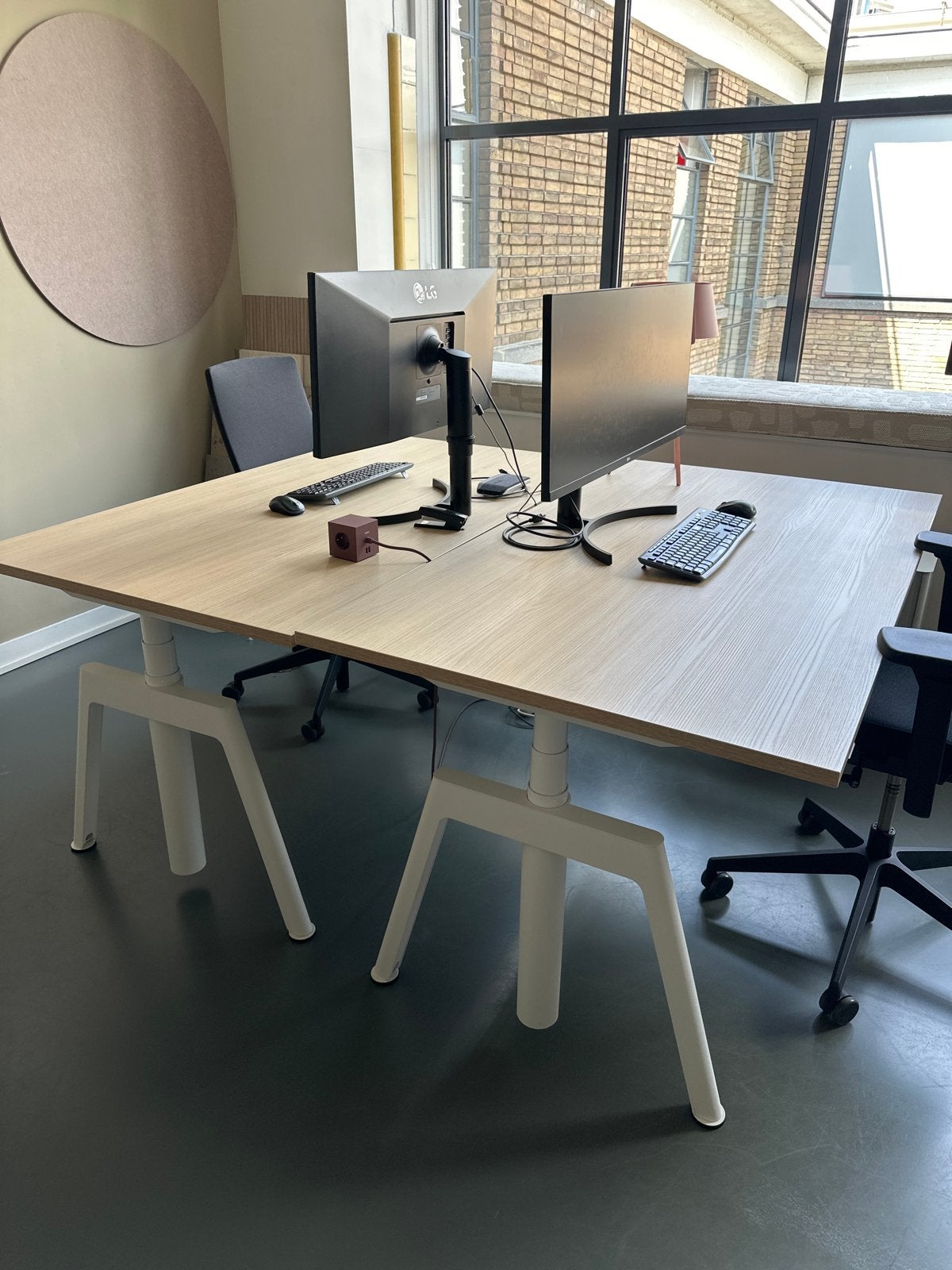 Zit-sta bureaus - Elektrisch verstelbaar, Ophalen, Zit-sta bureau, Elektrisch, Hout