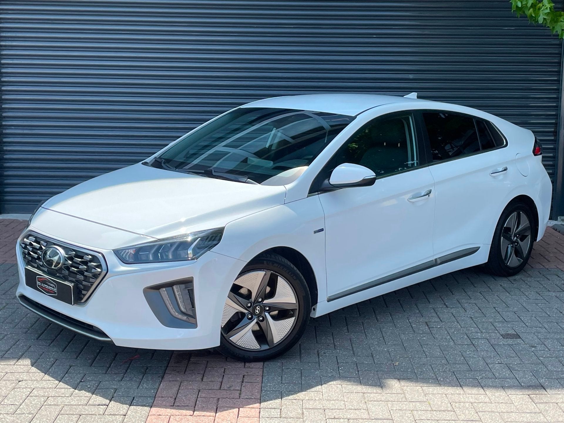 Hyundai IONIQ 1.6 GDi Comfort Only Export! | Led | Navi, 28 km/l, Wit, Bedrijf, IONIQ