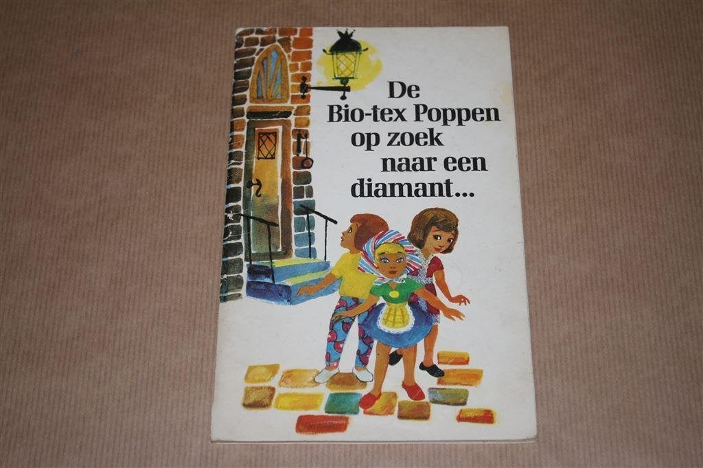 De Bio-tex poppen op zoek naar een diamant., Boeken, Ophalen of Verzenden, Gelezen, Fictie algemeen
