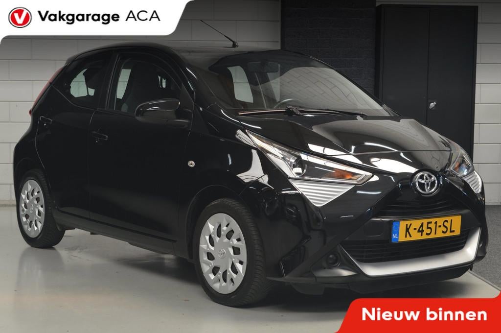 Toyota Aygo 1.0 VVT-i x-play // 39.000 km // AIRCO // CAMERA, Voorwielaandrijving, Stof, Gebruikt, Euro 6