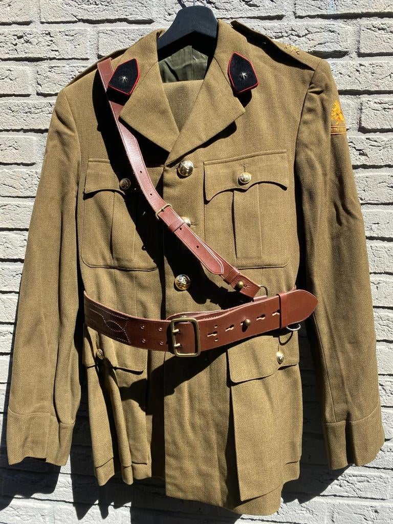 Tweede Luitenant Luchtdoelartillerie met Sam Brown., Ophalen of Verzenden, Landmacht, Nederland