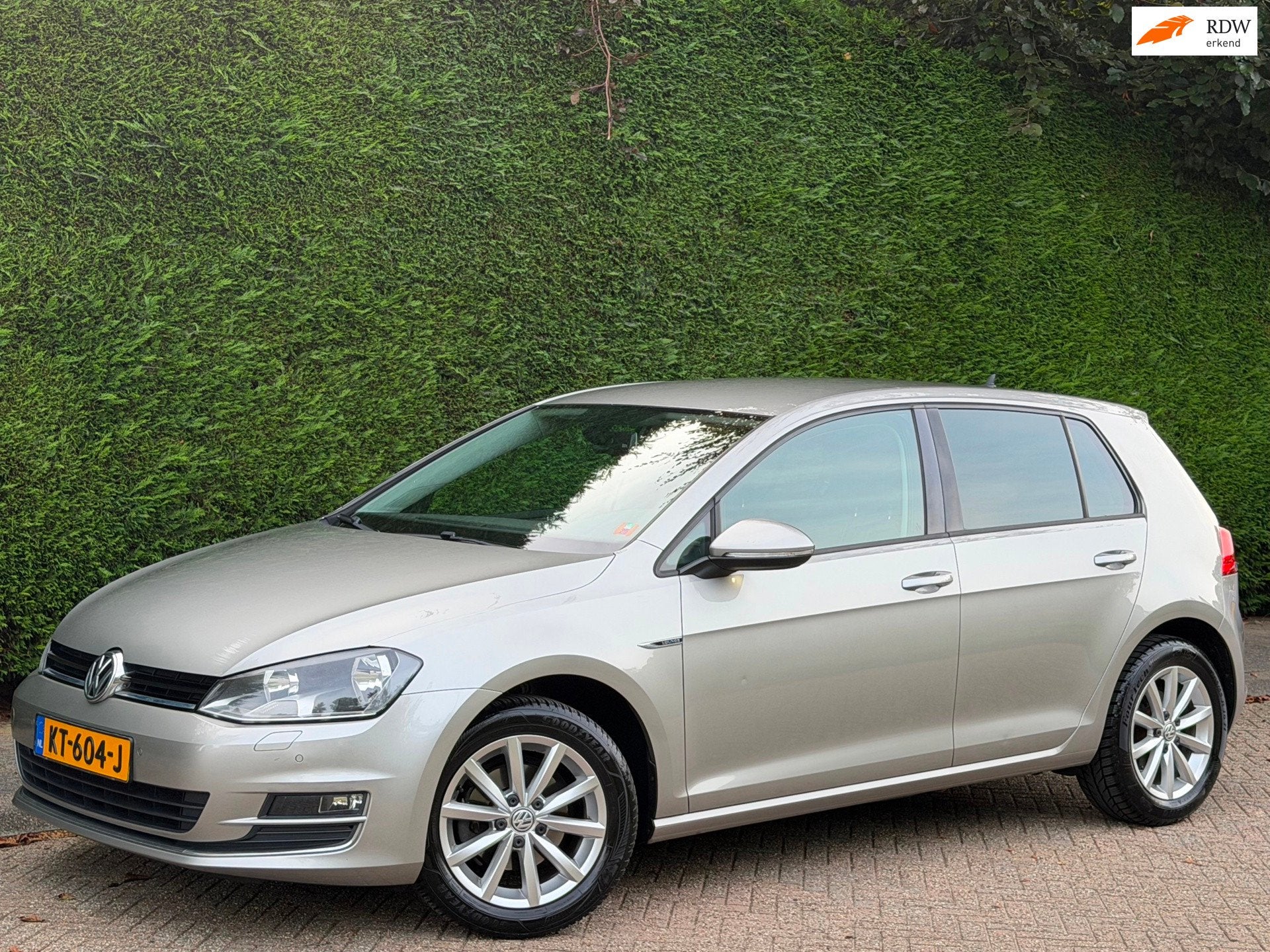 Volkswagen Golf 1.2 TSI CRUISE/CARPLAY/PDC V+A/NETTE AUTO!, Voorwielaandrijving, Dealer onderhouden, Stof, Gebruikt