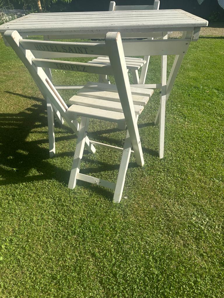 2 Bistro sets Hotel Saint Tropez - 11 stoelen ipv 8, Tuin en Terras, Ophalen, Gebruikt, Eettafel, Meer dan 8 zitplaatsen