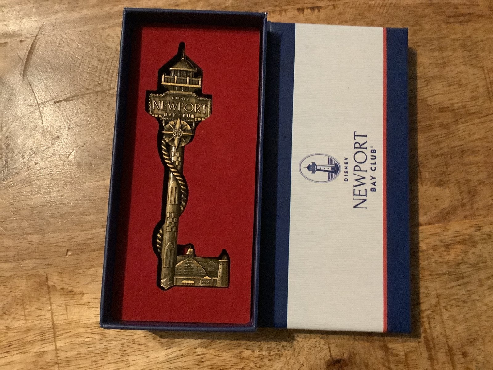 Disney Newport Bay Club sleutel souvenir, Ophalen of Verzenden, Zo goed als nieuw