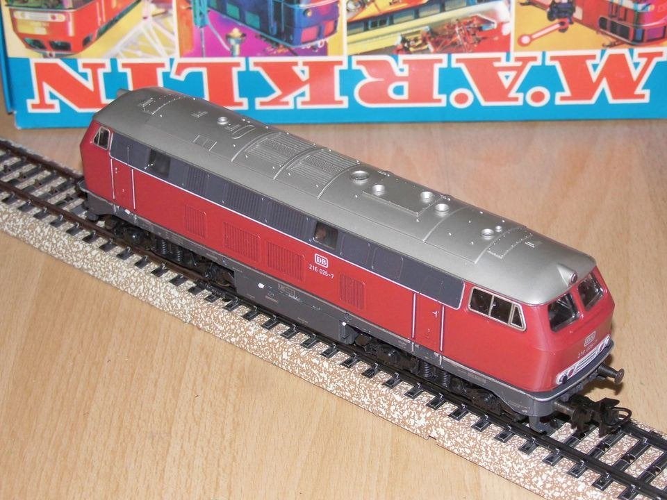 marklin  dieselloc  met  2  rijtuigen o v p, Wisselstroom, Treinset, Ophalen of Verzenden, Zo goed als nieuw