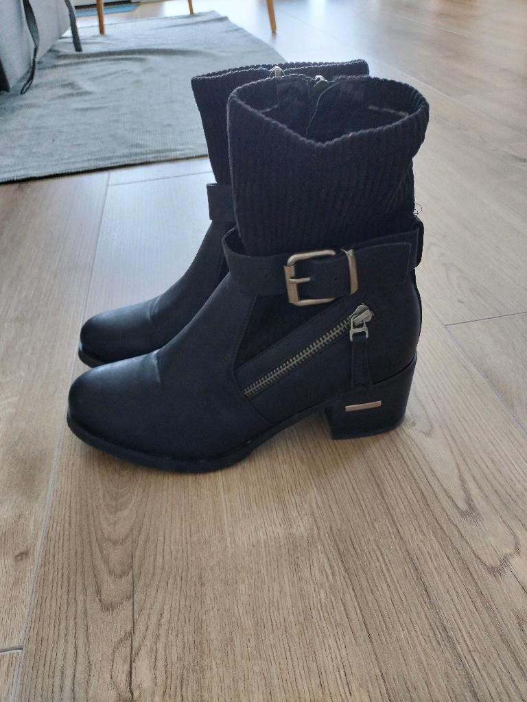 Black boots, Kleding | Dames, Schoenen, Zwart, Lage of Enkellaarzen, Ophalen of Verzenden, Gedragen
