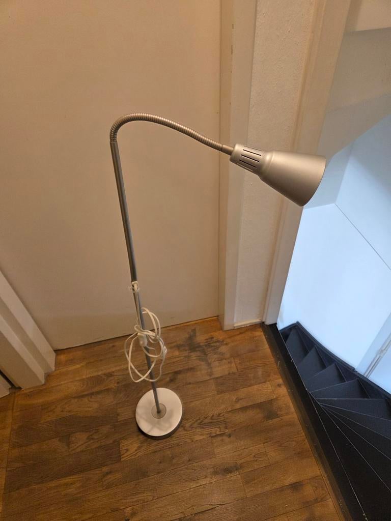 Verstelbare staande lamp met flexibele zwanenhals, Ophalen, Gebruikt, Modern, functioneel, 100 tot 150 cm