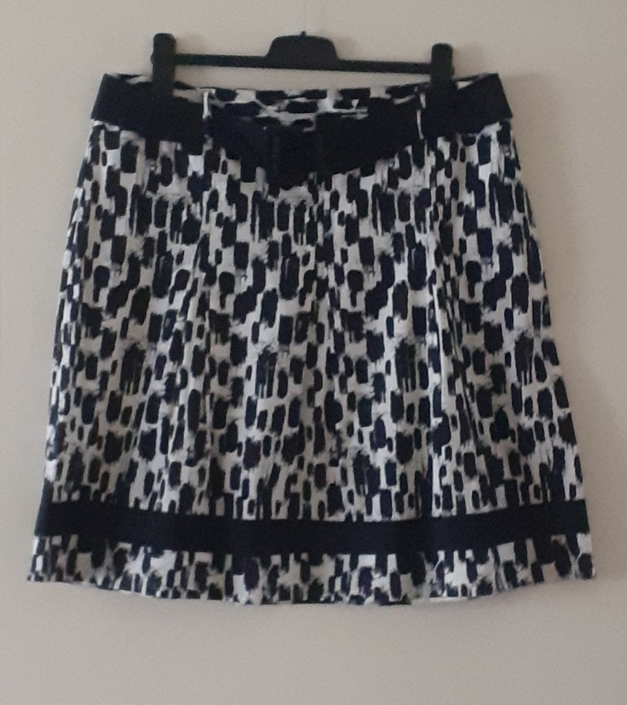 Nieuwe zwart witte plooirok, 100 % katoen, maat 48., Zwart, Maat 46/48 (XL) of groter, Nieuw, Ophalen of Verzenden