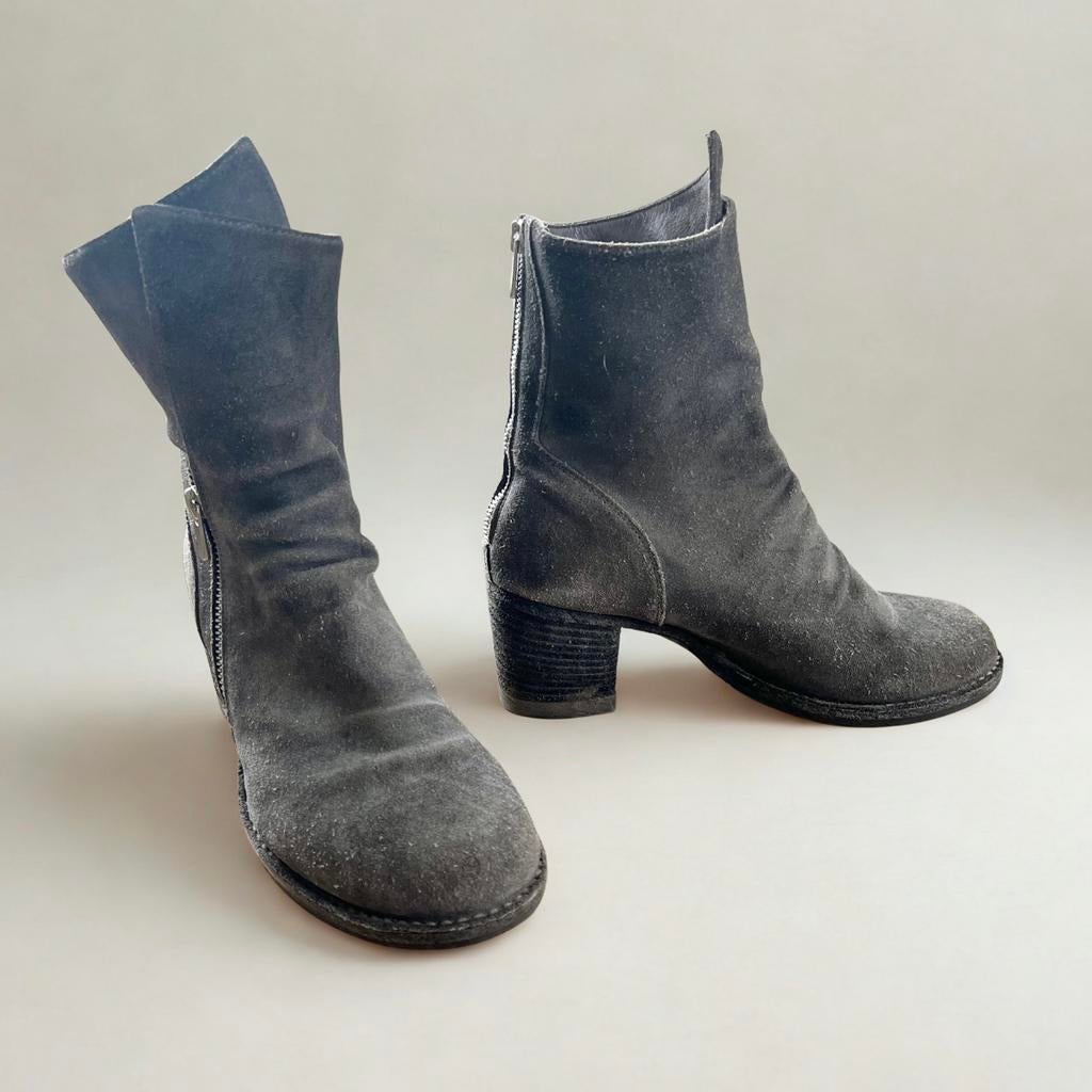 Officine Creative suède enkellaars — zacht grijs, maat 36, Kleding | Dames, Schoenen, Lage of Enkellaarzen, Ophalen of Verzenden