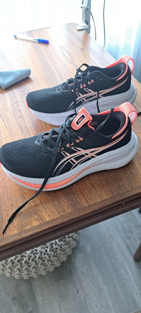 Asics Gel Nimbus 28 hardloopschoenen, Sport en Fitness, Loopsport en Atletiek, Ophalen, Hardloopschoenen, Zo goed als nieuw, Hardlopen