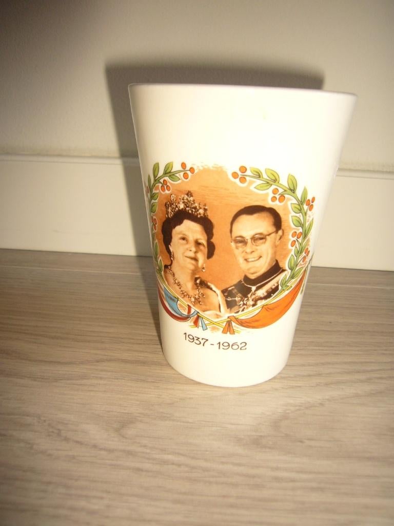 Jubileum mok 25-jarig Huwelijk Juliana en Bernard, Ophalen of Verzenden, Zo goed als nieuw, Nederland, Servies