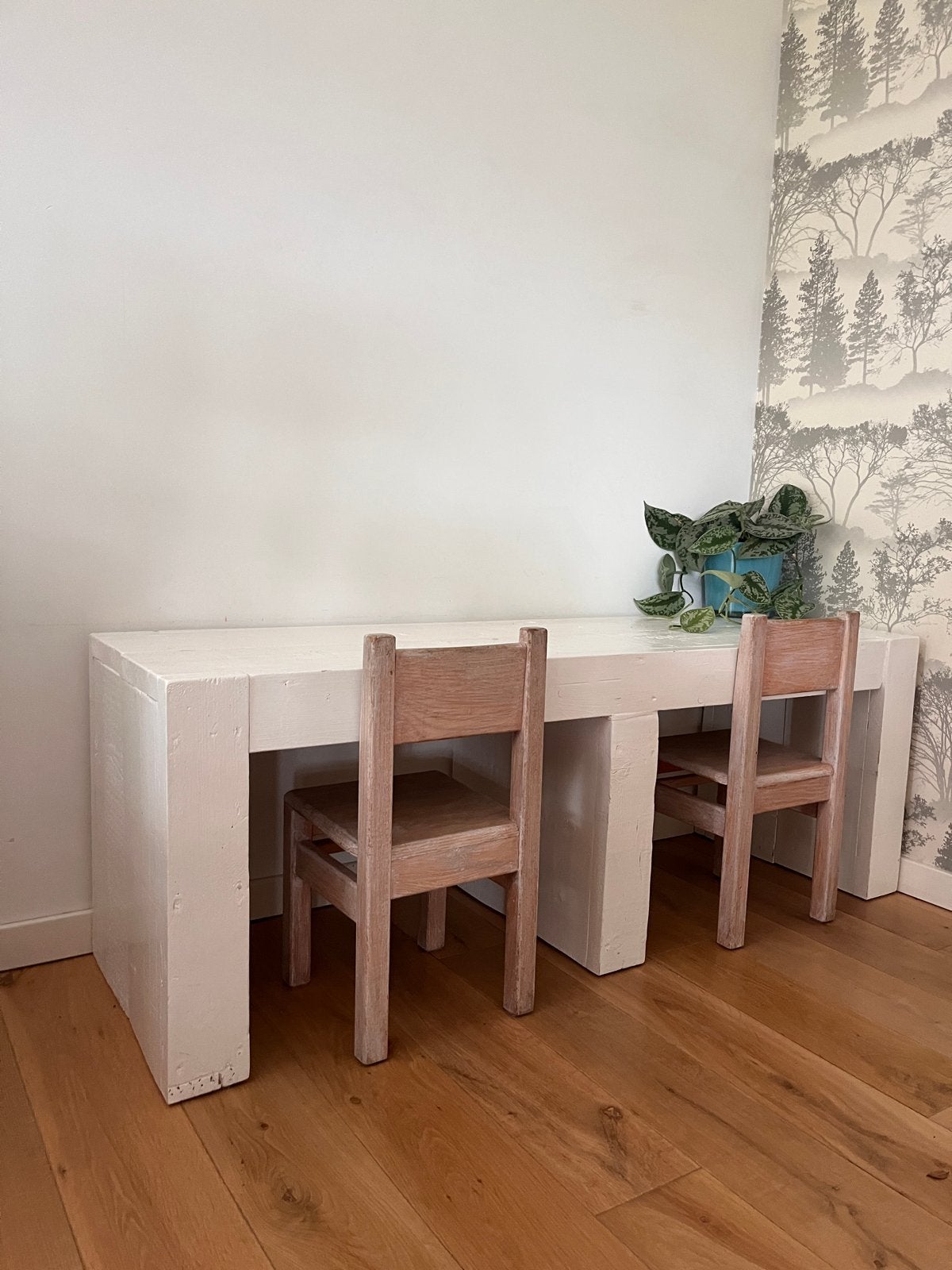 Stijgerhouten kinderbureau met twee stoeltjes, Kinderen en Baby's, Kinderkamer | Tafels en Stoelen, Ophalen, Gebruikt, Tafel(s) en Stoel(en)