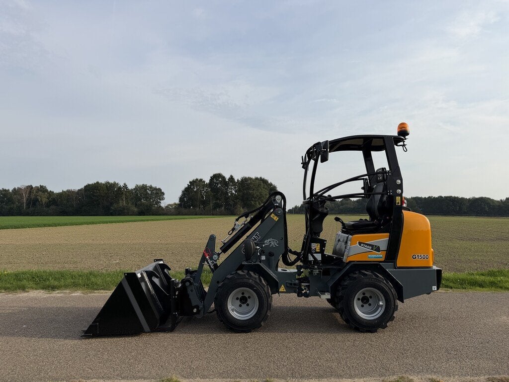 Giant G1500 minishovel / kniklader NIEUW (vast dak, hoge gie, Tobroco, Info@tobroco.nl, Sprendlingenstraat 57
5061 KM  Oisterwijk