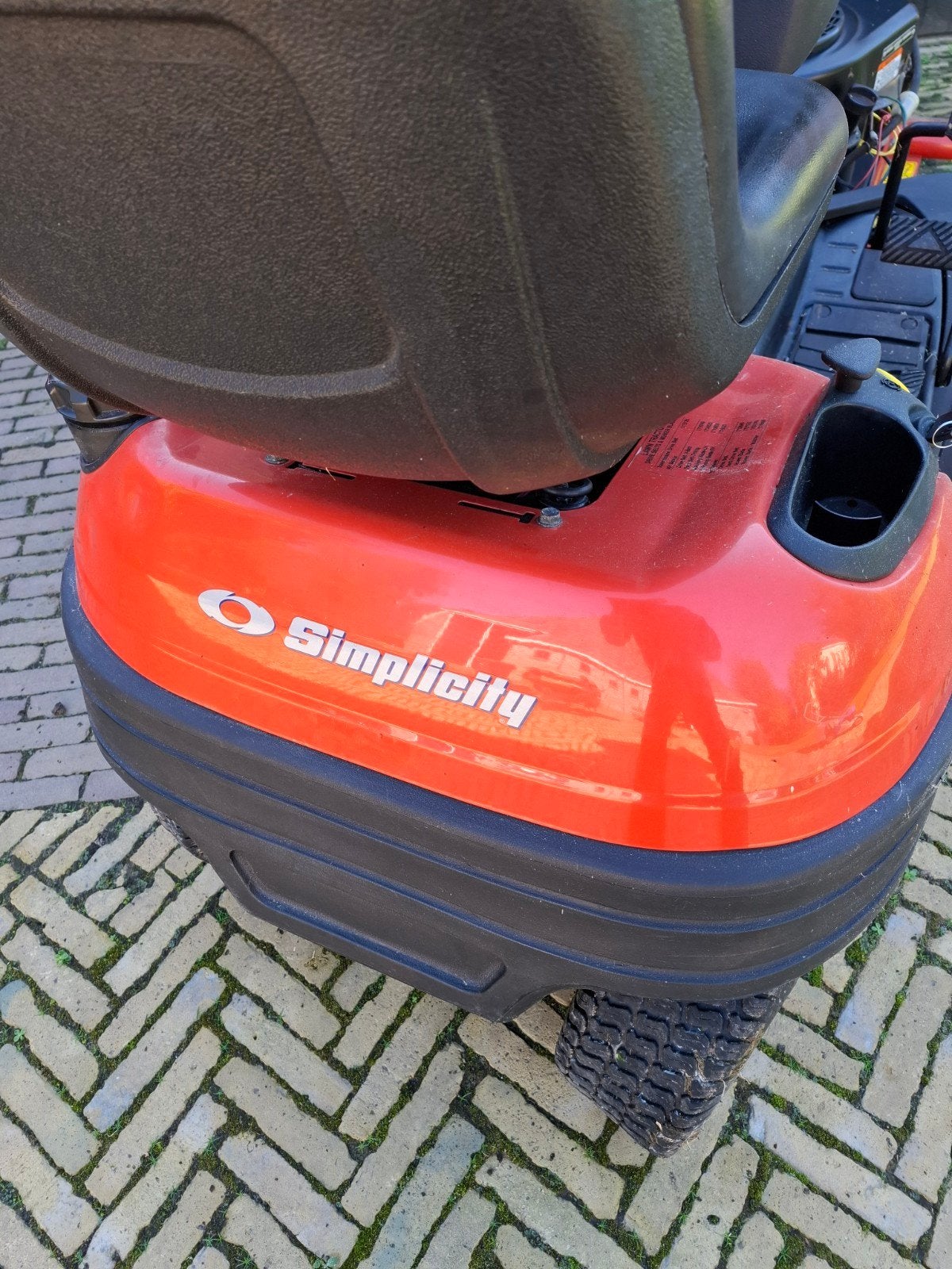Foto 5 van Zitmaaier Simplicity Lancer 16hp - aandrijving defect