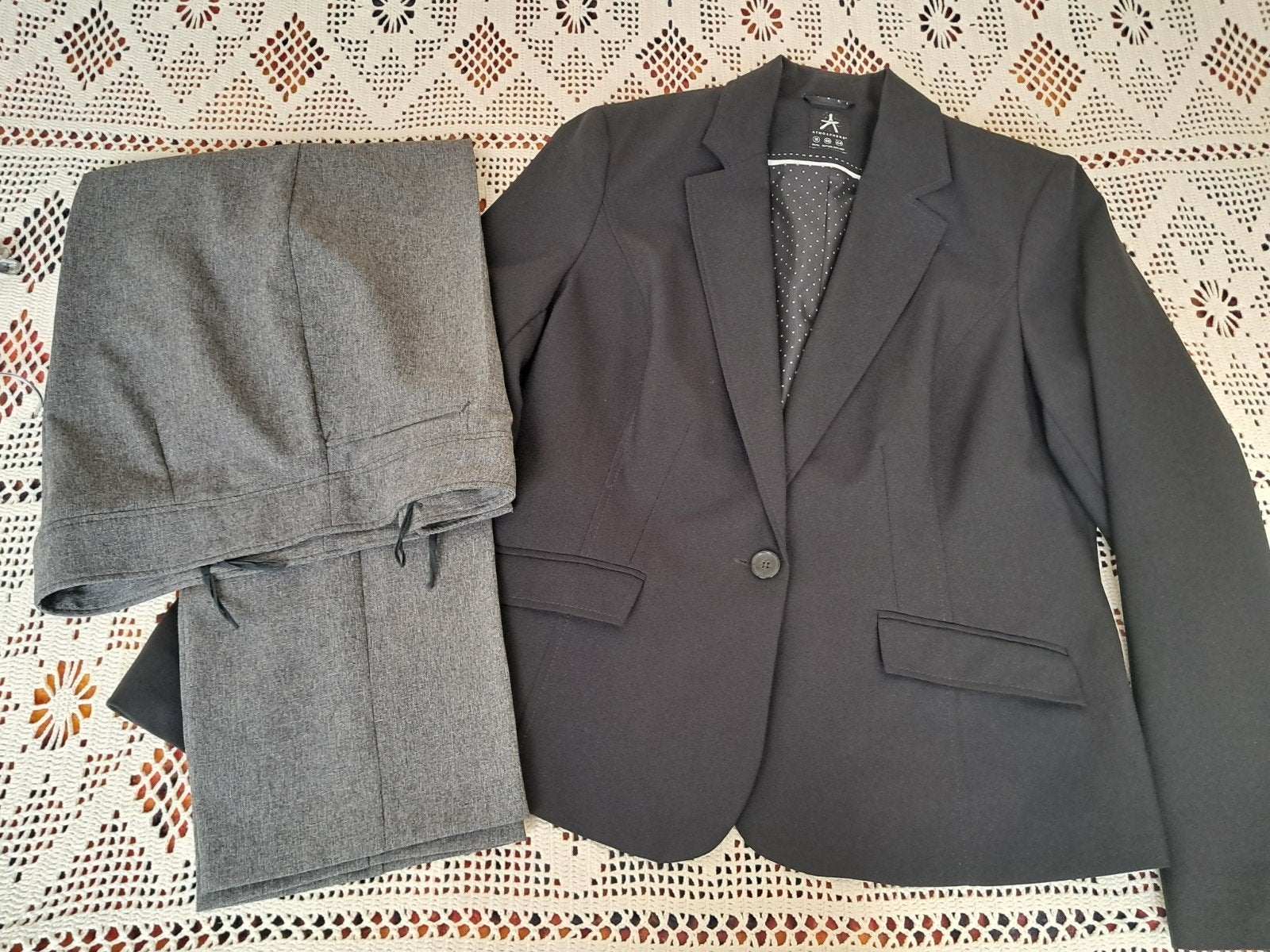 Dames Kostuum broekpak: Zwart Colbert & Grijze Pantalon mt44, Kostuum of Pak, Verzenden, Maat 46/48 (XL) of groter, Gedragen