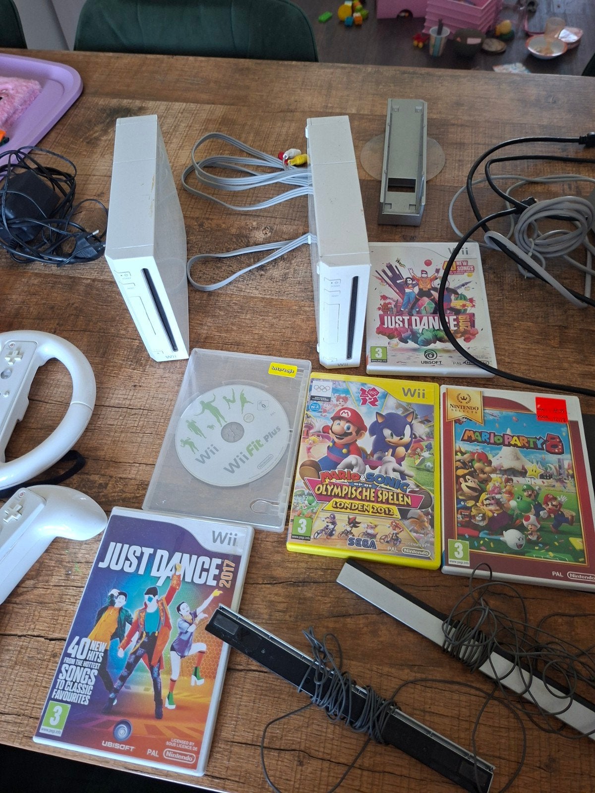 Nintendo wii 2 stuks, Ophalen of Verzenden, Zo goed als nieuw, Met 1 controller