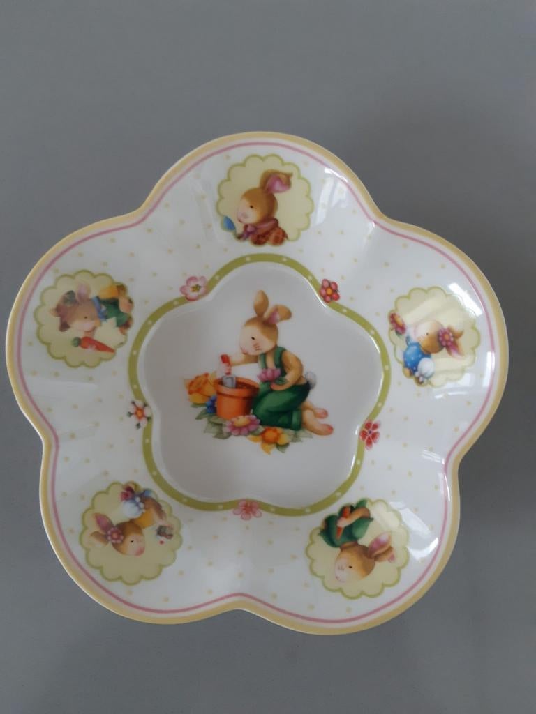 Bloemvormige schaaltje Villeroy en Boch Annual Easter 2015, Diversen, Pasen, Ophalen of Verzenden
