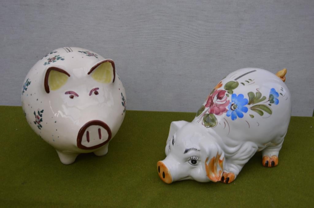 2 grote vintage keramieken spaarvarkens met bloemen ca 32 cm, Ophalen of Verzenden, Gebruikt, Steen, Aardewerk of Keramiek, Dier