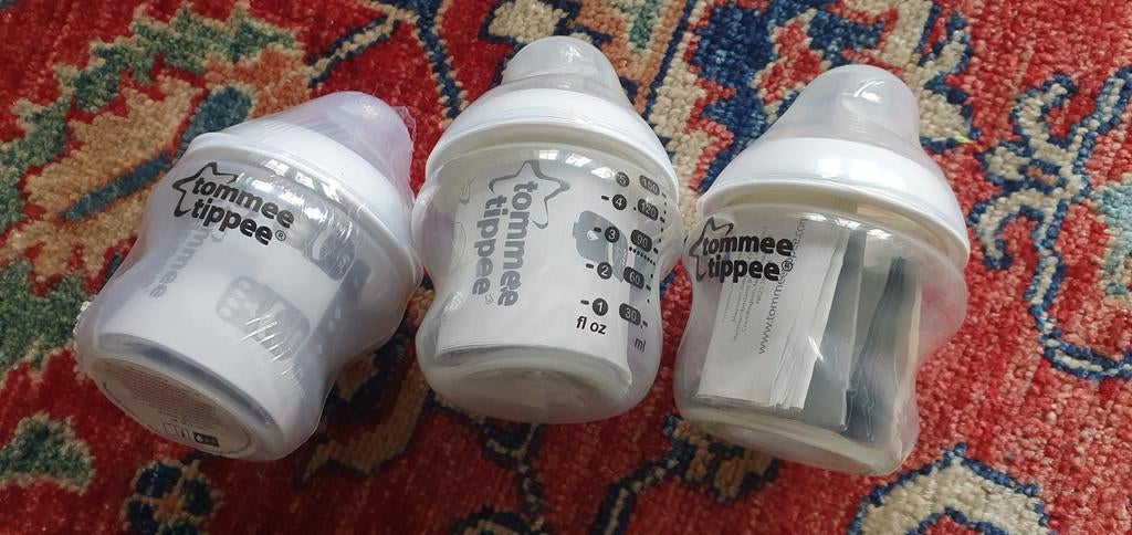 2 Tommee Tippee babyflessen van 150ml met speen nr. 1, Ophalen of Verzenden, Overige typen