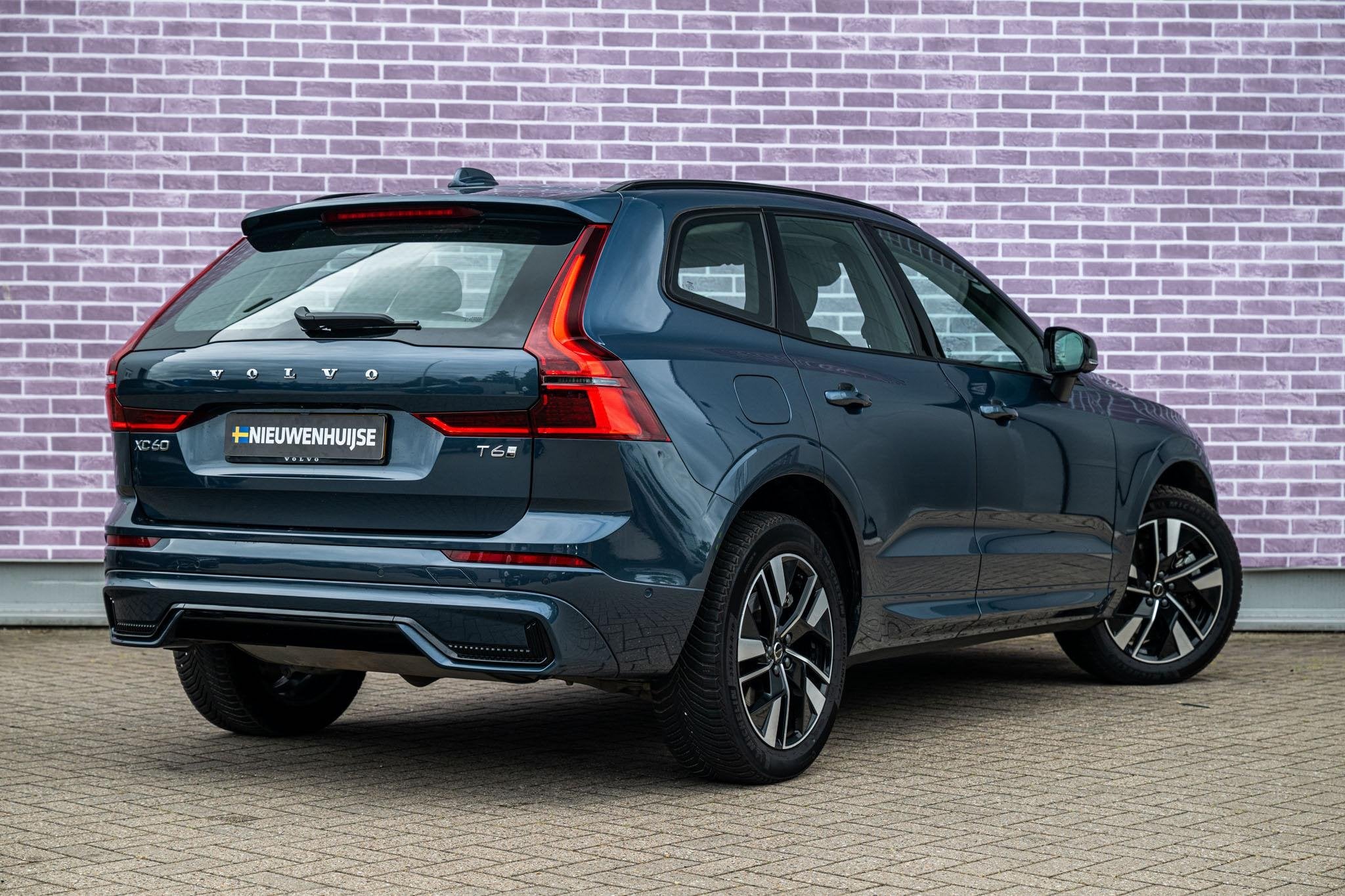 Volvo XC60 2.0 T6 Plug-in hybrid AWD Plus Dark | Trekhaak |, Automaat, 12 maanden, Gebruikt, Euro 6