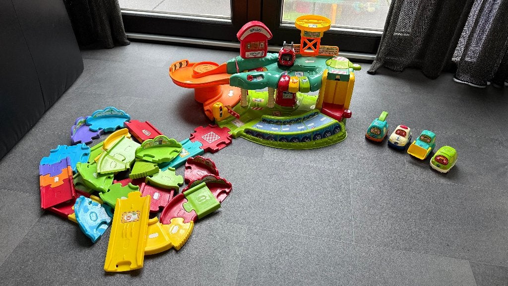 V-Tech Toet Toet Auto's  WOW!  MEGA SET! Garage + 4 Auto's, Kinderen en Baby's, Ophalen of Verzenden, Gebruikt, 2 tot 4 jaar