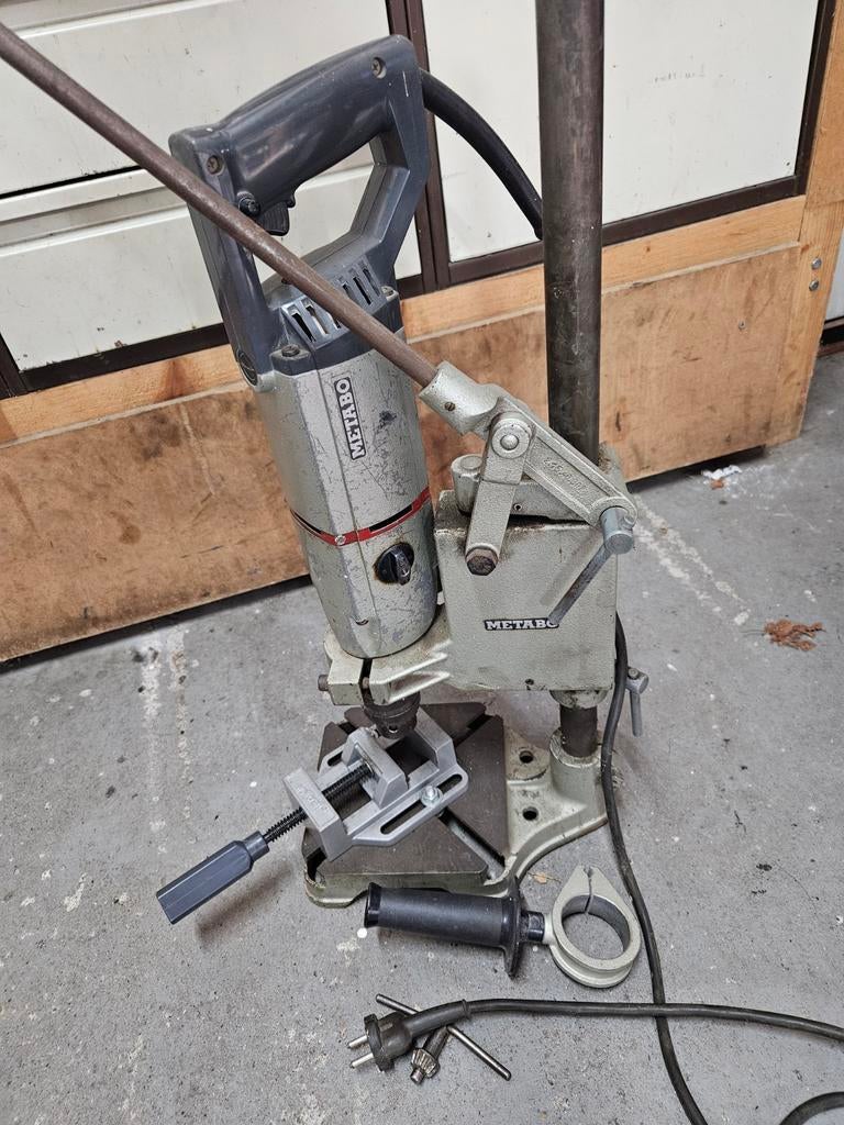 Metabo Boorstandaard met Boormachine, Doe-het-zelf en Verbouw, Ophalen of Verzenden, Gebruikt, 400 tot 600 watt, Kolomboormachine