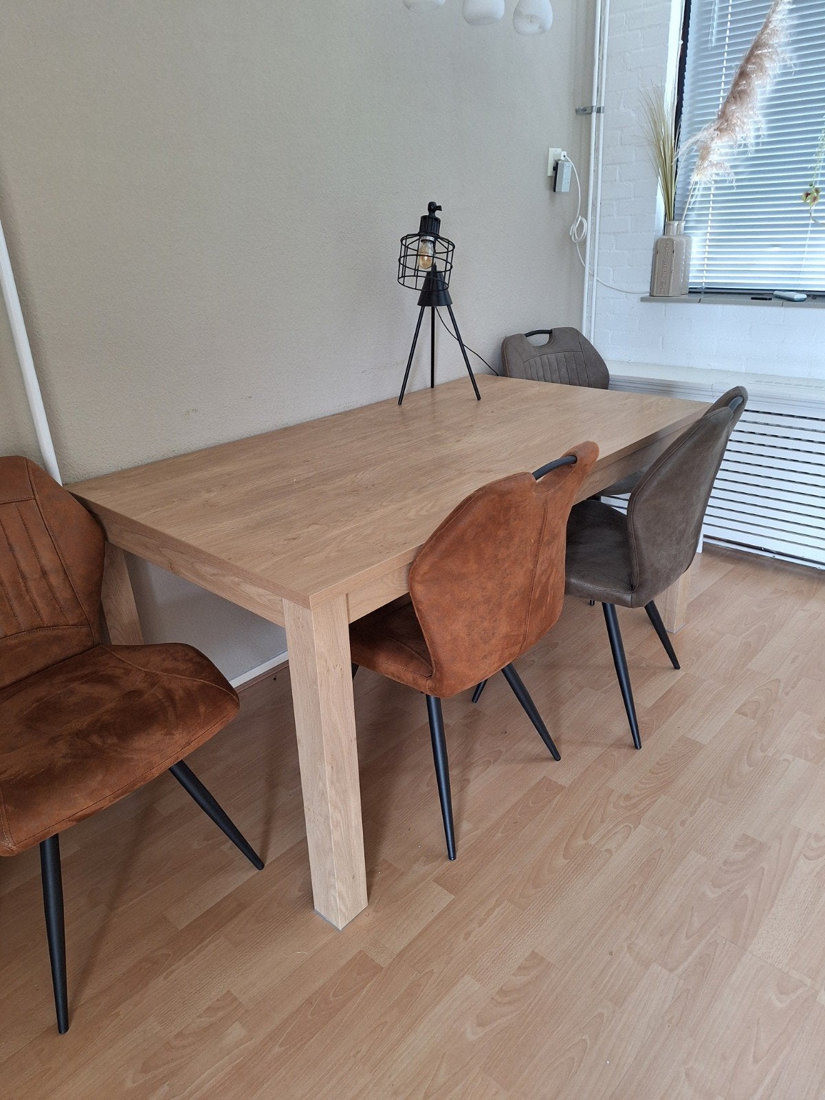 Lichte eettafel, Ophalen, 100 tot 150 cm, 50 tot 100 cm, Vier personen