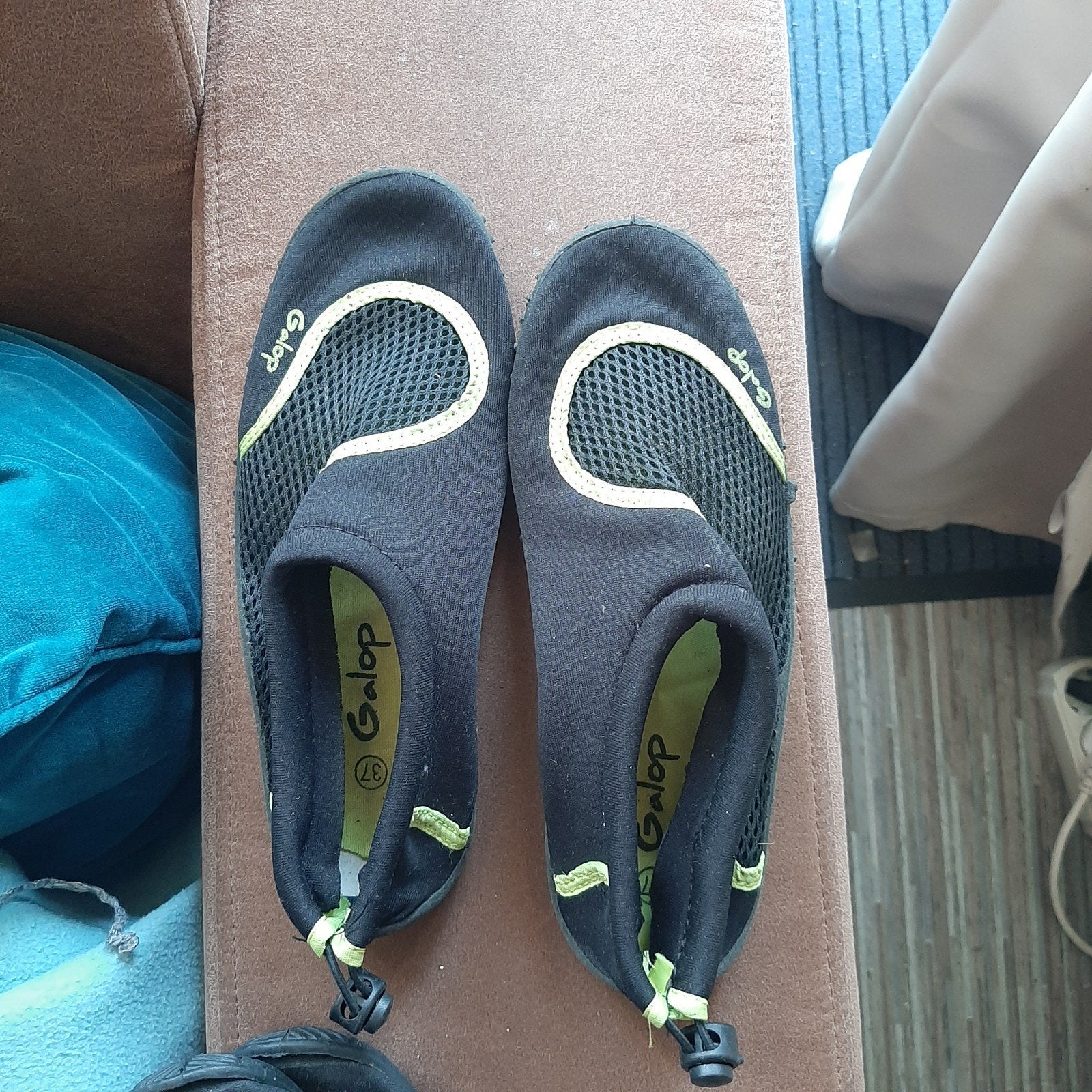 Galop waterschoenen zwart maat 37, Kinderen en Baby's, Ophalen, Gebruikt