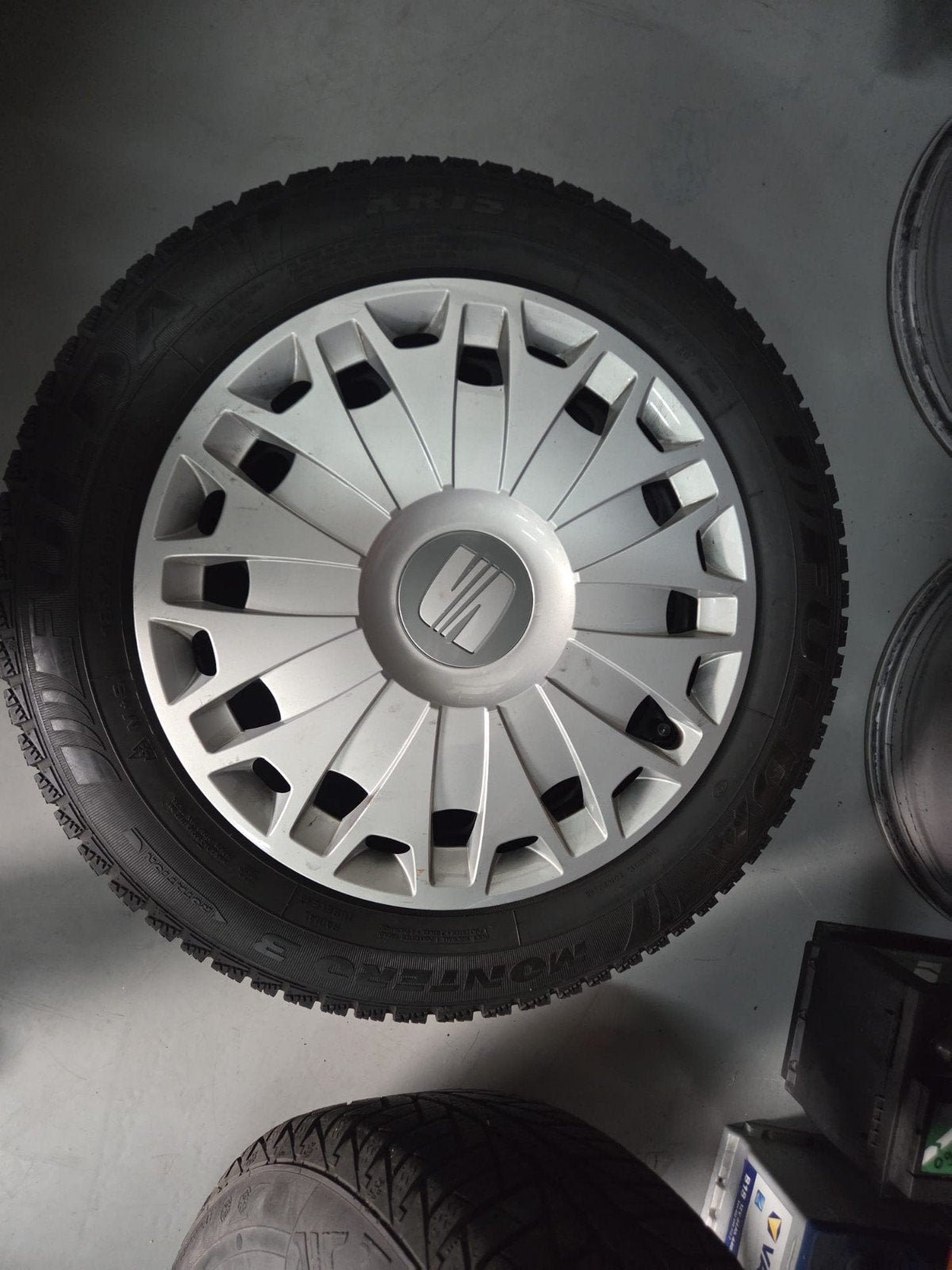 Ibiza banden met stalen velgen 185/60R15, Auto-onderdelen, Banden en Velgen, Gebruikt, 15 inch, Banden en Velgen, Personenwagen
