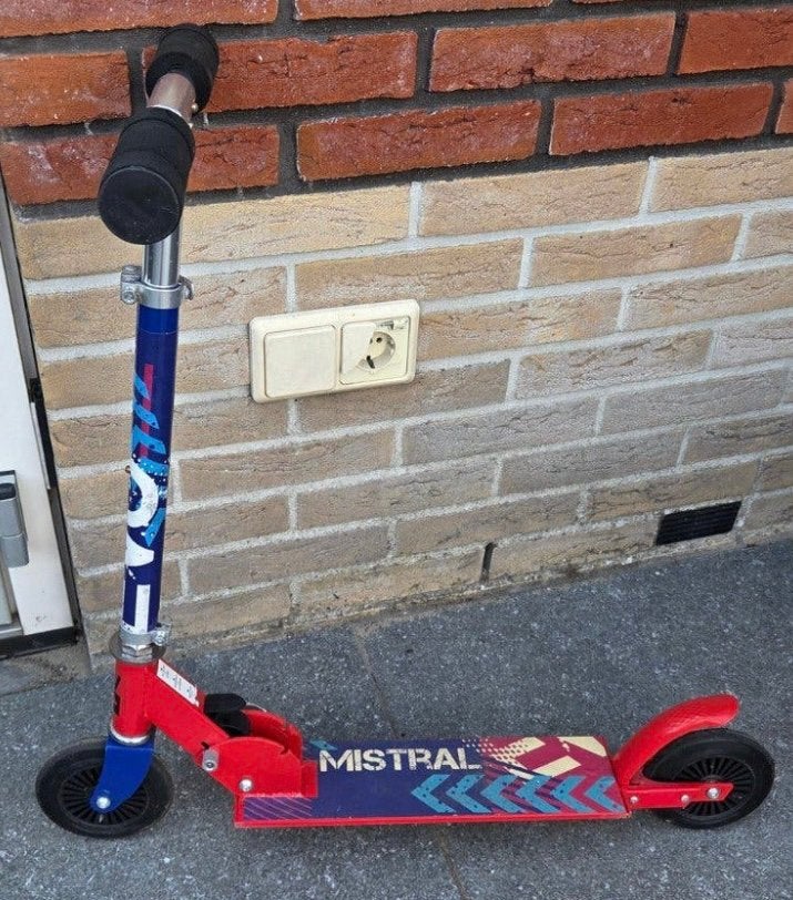 Mistral step - rood/blauw, inklapbaar stuntstep, Fietsen en Brommers, Steps, Ophalen, Zo goed als nieuw, Gewone step