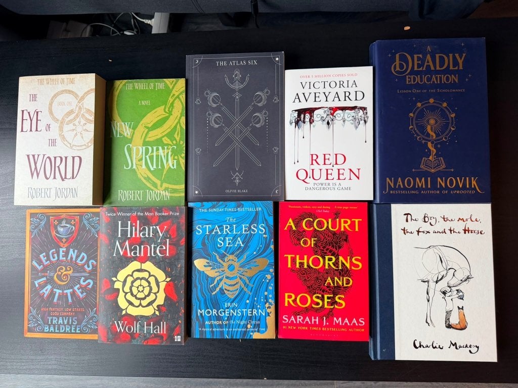 English Fantasy Books | ACOTAR, Red Queen, Atlas Six & More, Ophalen