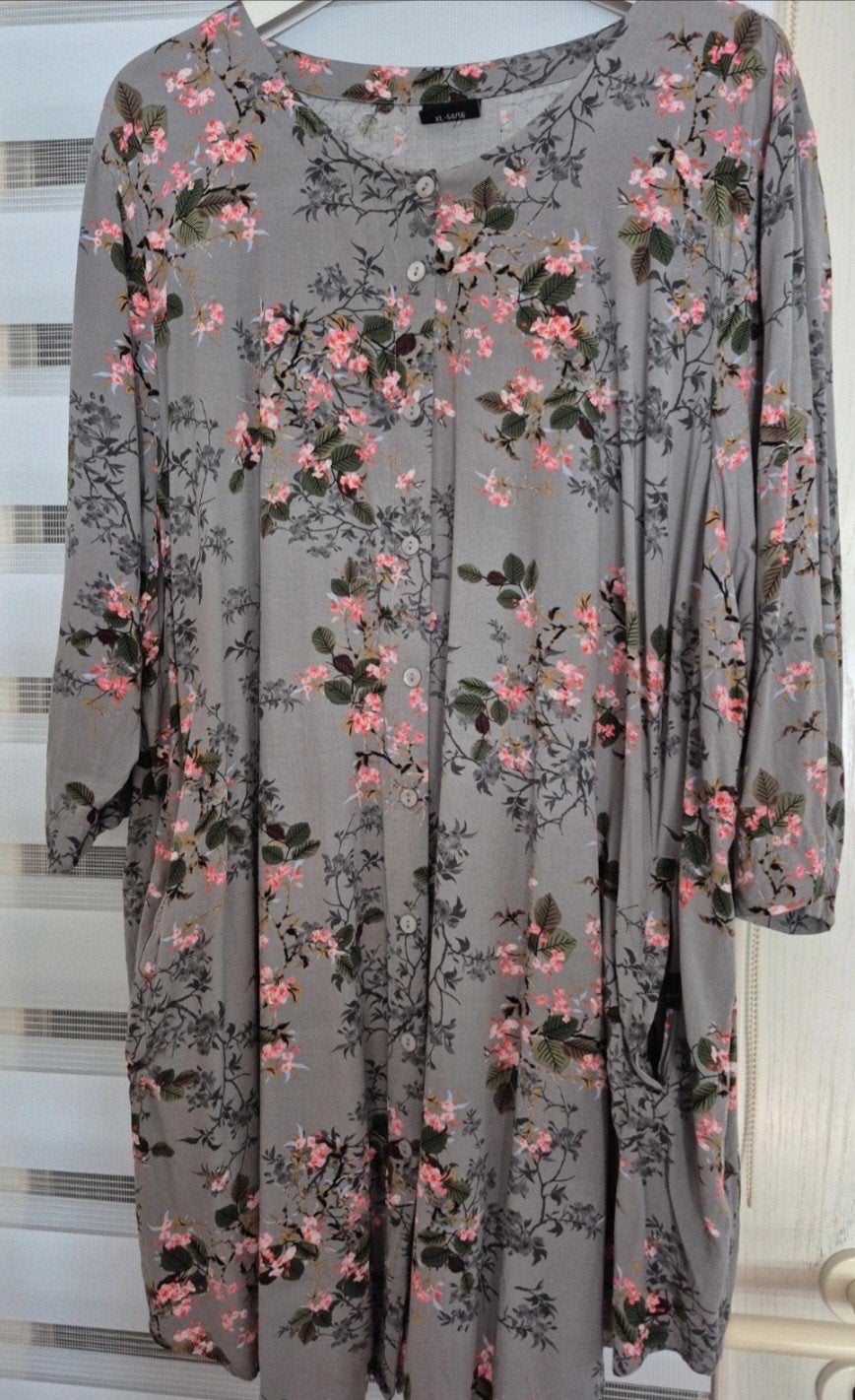Zwierige bloemetjestuniek Gozzip maat XL 54/56, Kleding | Dames, Grote Maten, Verzenden, Blouse of Tuniek, Grijs, Gedragen