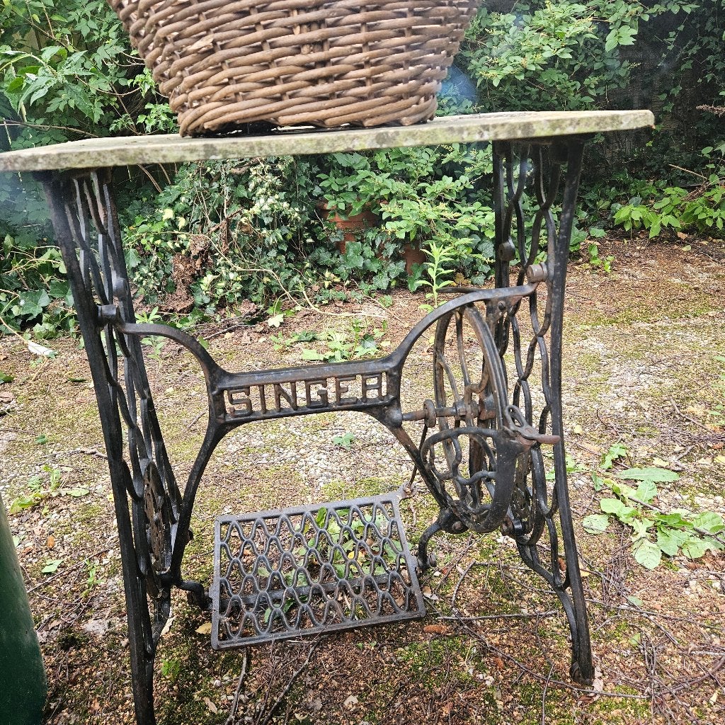 Singer gietijzeren naaimachine tafel, Ophalen