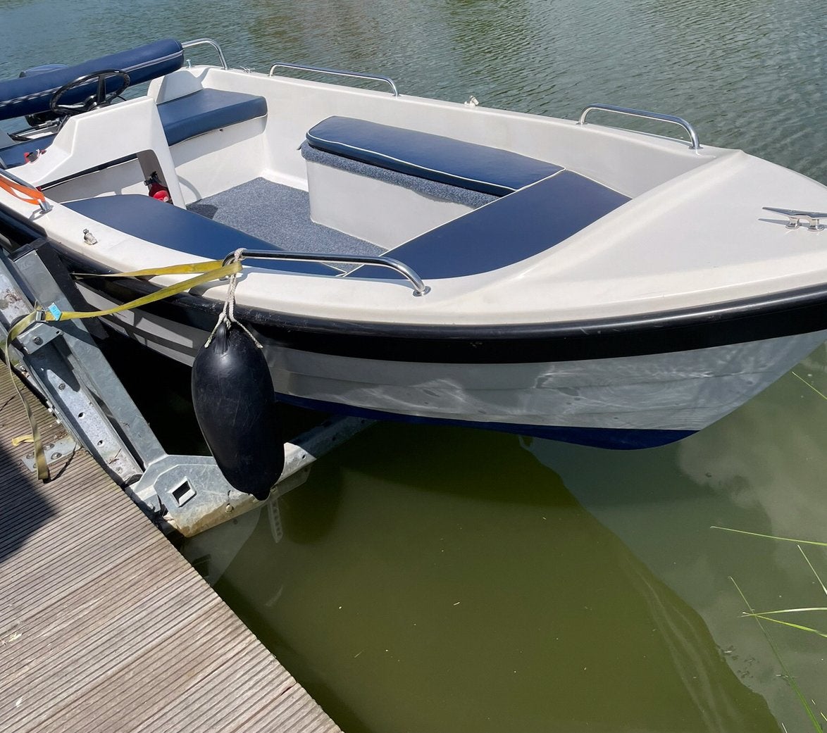 Comfortabele polyester consoleboot met yamaha 8 pk motor, Watersport en Boten, Vis- en Consoleboten, Ophalen, Gebruikt, Tot 10 pk