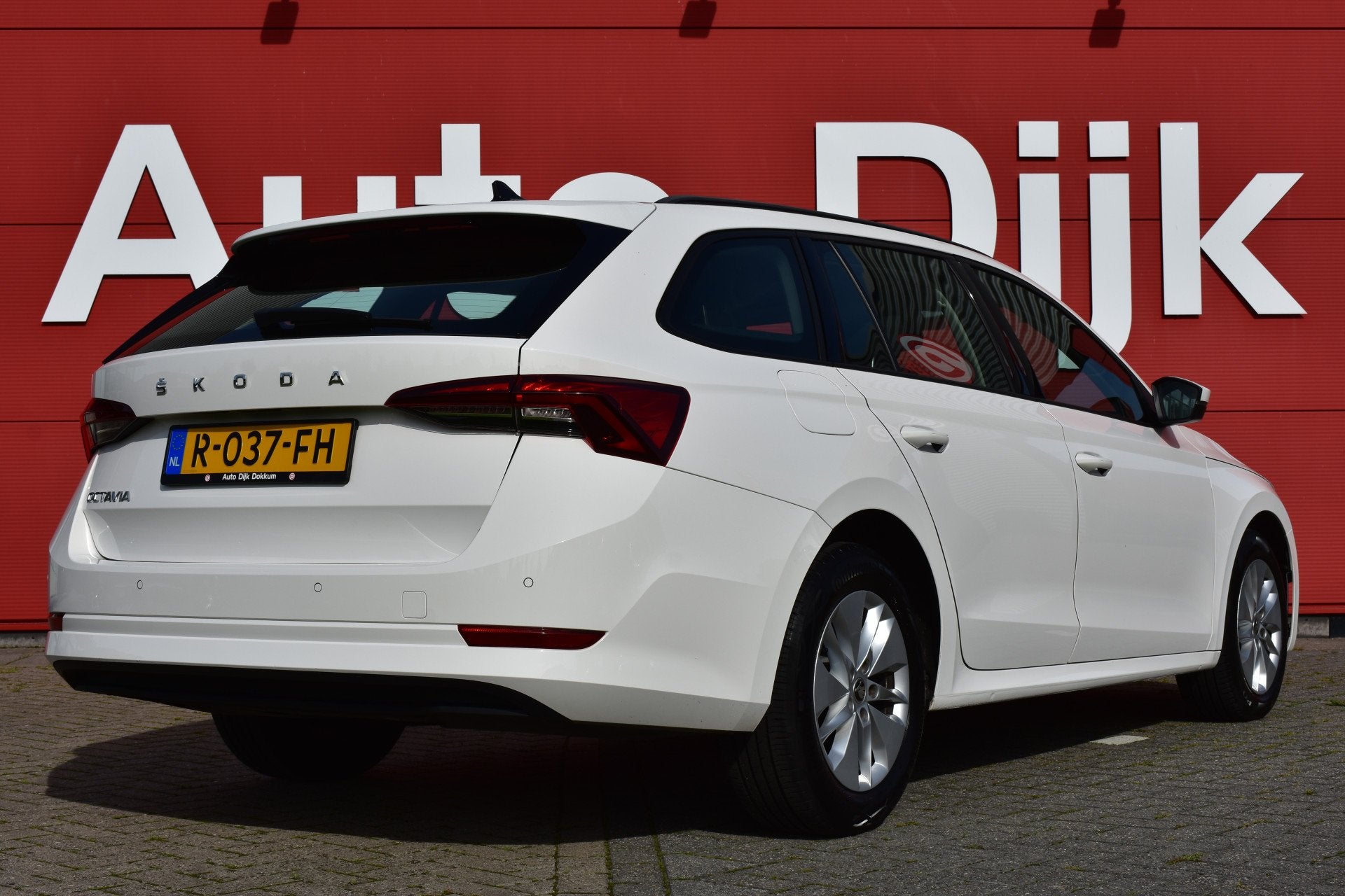 Skoda Octavia Combi 1.0 TSI Ambition LED | Carplay | DAB | N, Voorwielaandrijving, Stof, Gebruikt, Met garantie (alle)