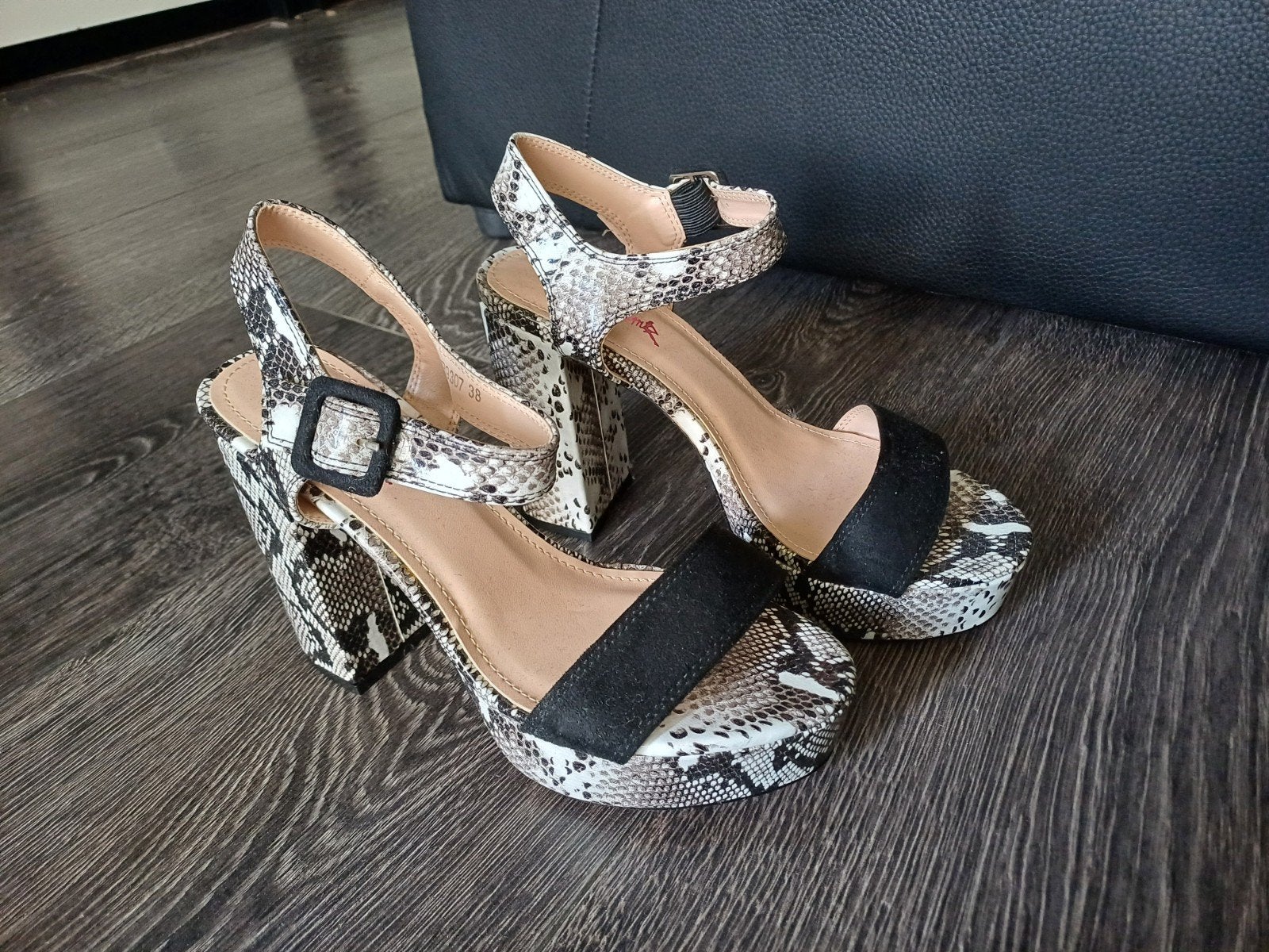 Elegante slangenprint hakken, maat 38, Bruin, Nieuw, Ophalen of Verzenden, Schoenen met hoge hakken