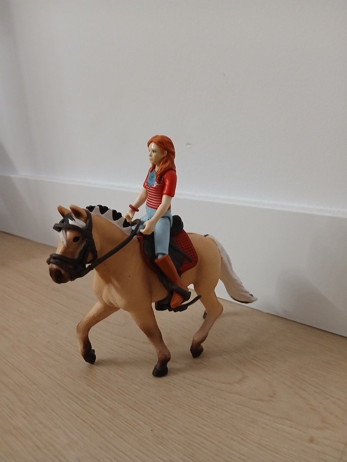Schleich paard met ruiter - mini scheurtje in hoorstel, Ophalen of Verzenden