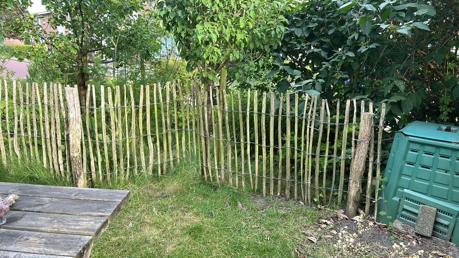 Te koop: kastanje houten hek, ruim 4 meter, Ophalen, Gebruikt, Hout, Tuinhek
