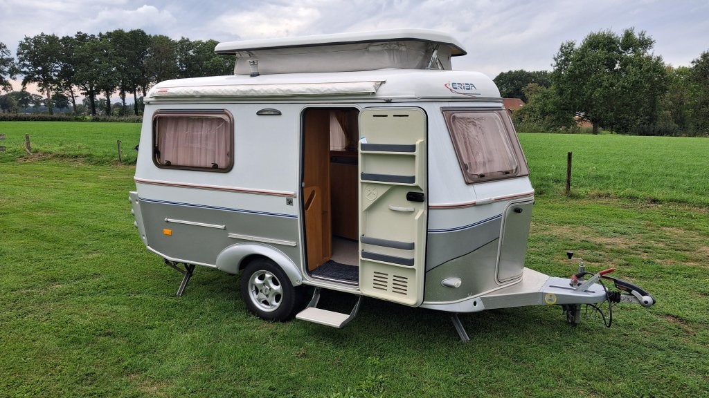 Keurige Eriba Familia 310 GT '05 Vast Bed 750 KG, Caravans en Kamperen, Tot en met 3, 500 - 750 kg, Eriba, Schokbreker