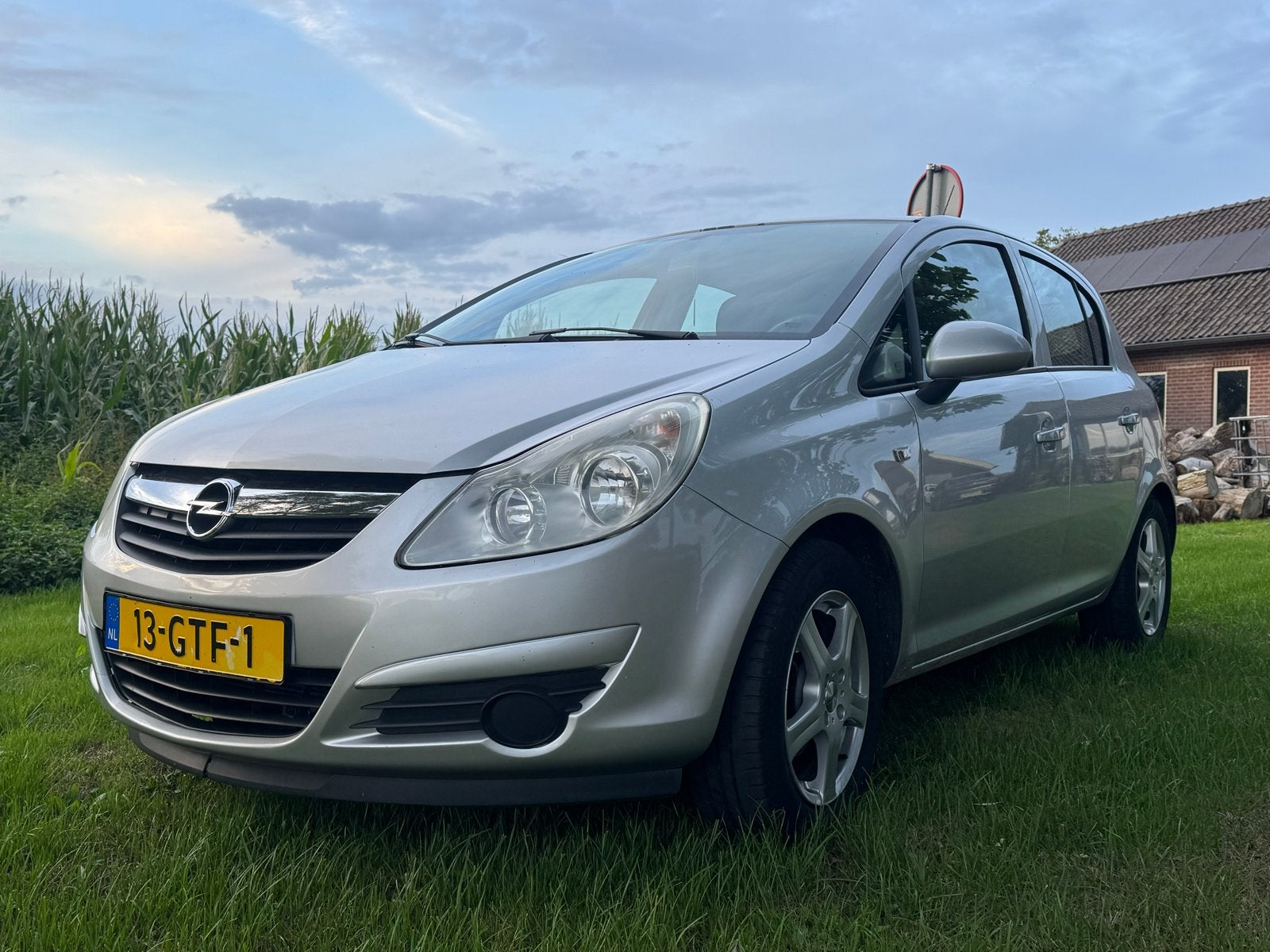 Opel Corsa 1.4 16V 5D 2008 Grijs, Voorwielaandrijving, Zwart, 4 cilinders, 49 €/maand