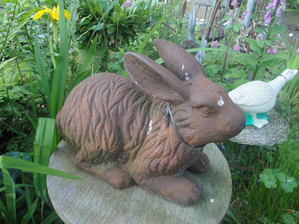 tuinbeeld konijn, Tuin en Terras, Tuinbeelden, Ophalen of Verzenden, Nieuw, Metaal, Dierenbeeld