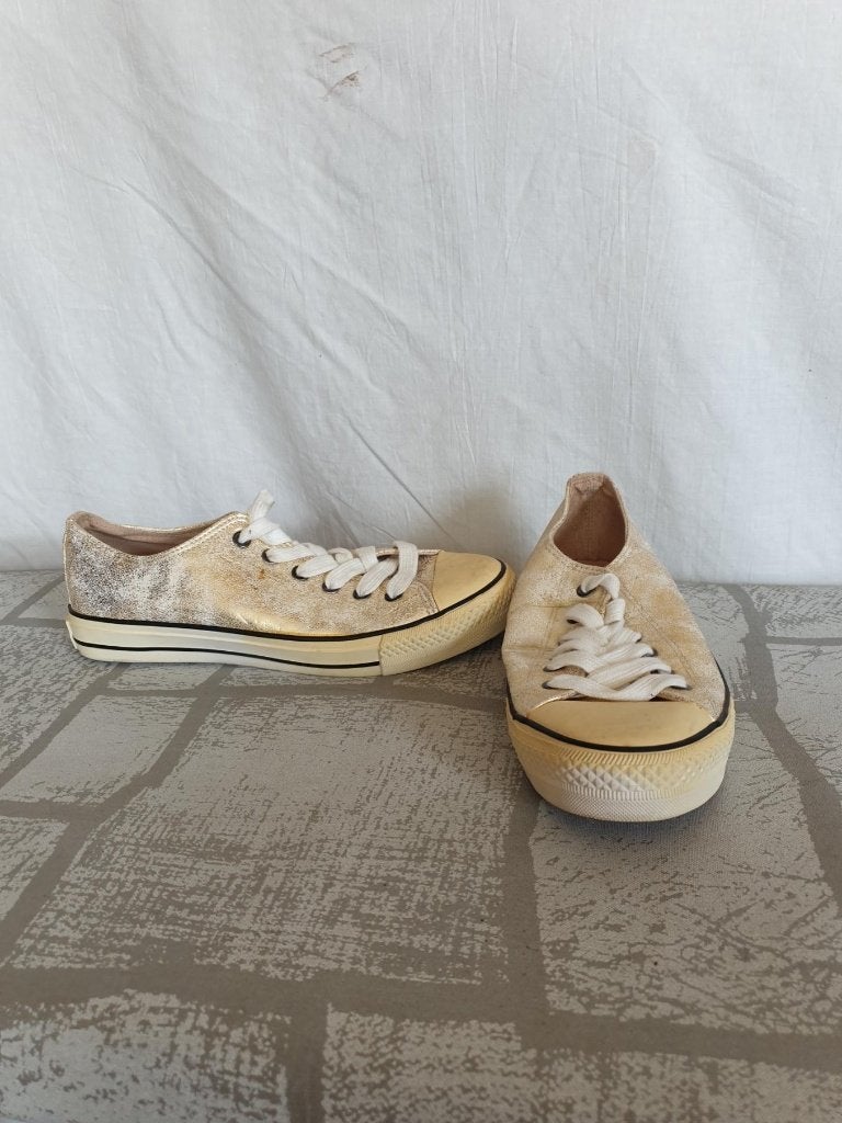 Stoere goudkleurige gympen. Mt 39. Merk Hobb's, Overige kleuren, ., Ophalen of Verzenden, .