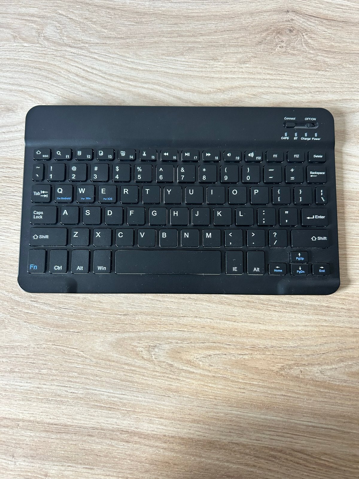 Draadloos QWERTY Toetsenbord voor Ipad, Computers en Software, Ophalen, Plug-and-play, Zo goed als nieuw, Draadloos