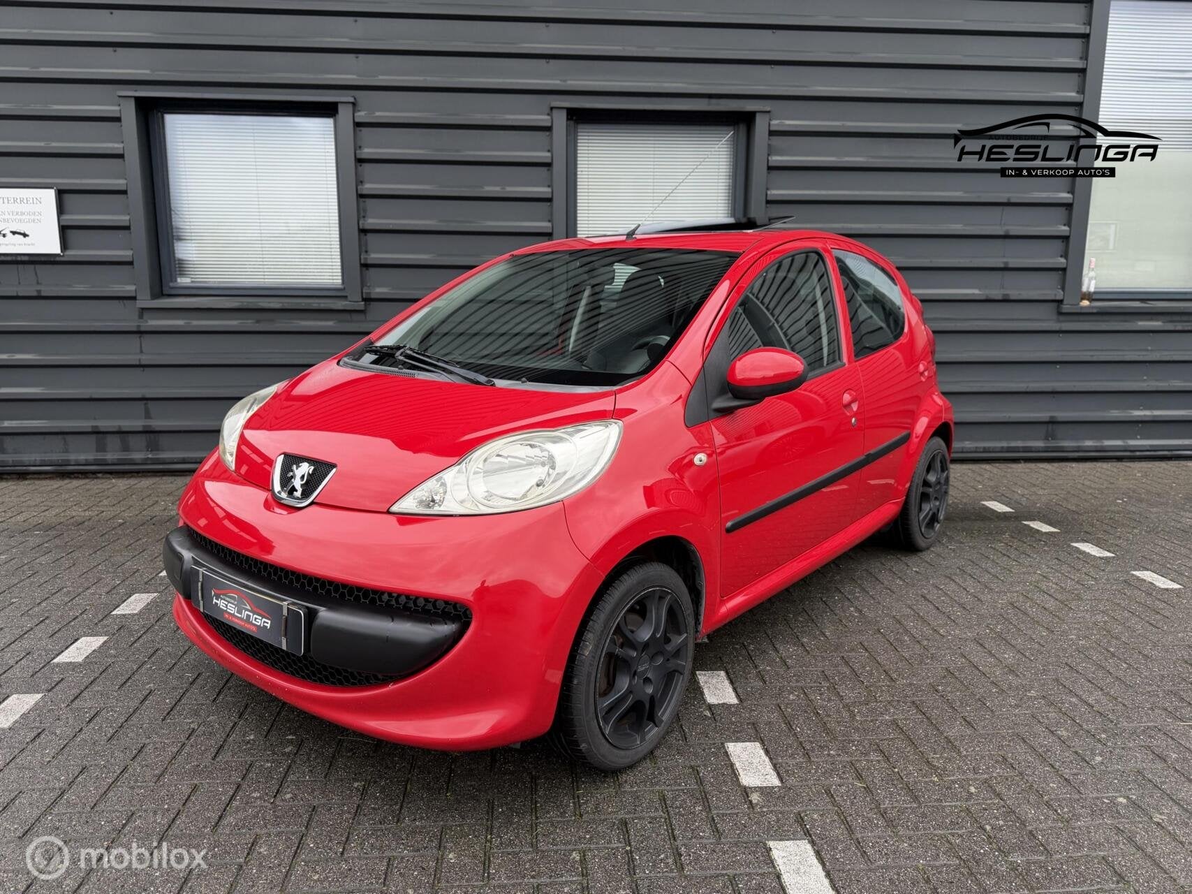 Peugeot 107 1.0-12V XS / NAP / PANO DAK, Voorwielaandrijving, Gebruikt, 4 stoelen, 68 pk