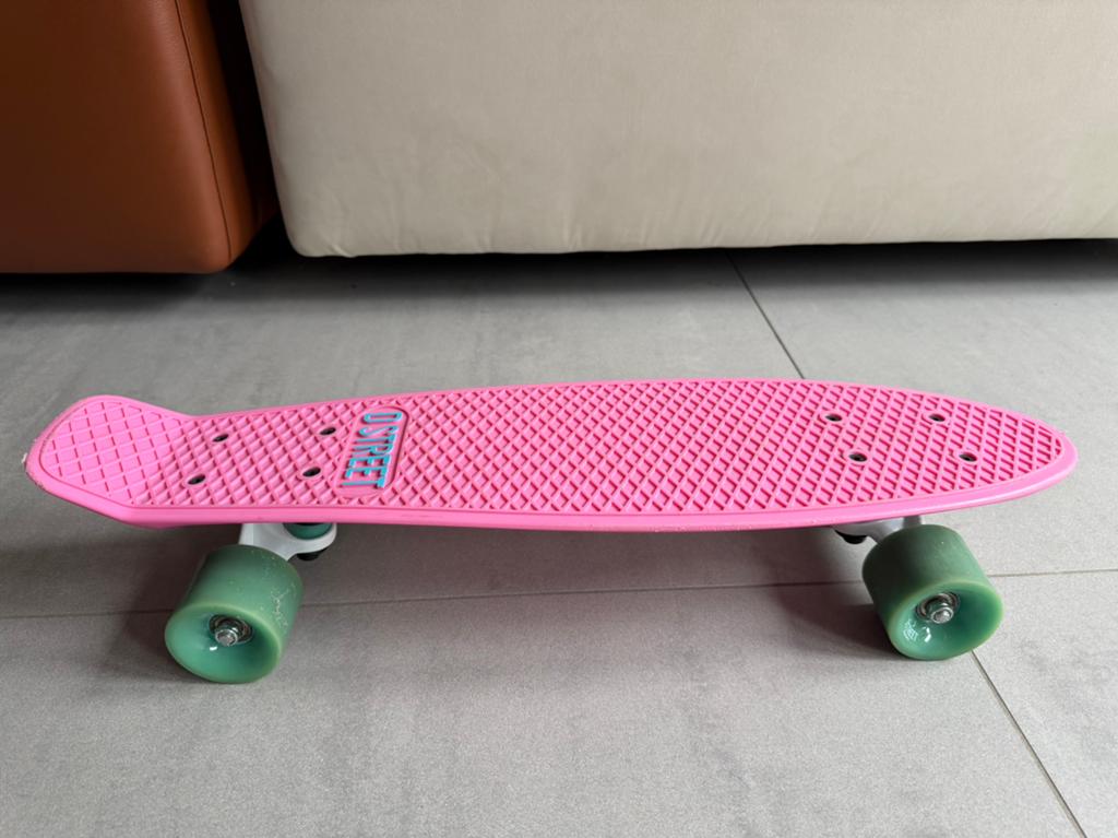 Roze D Street Skateboard - Zo goed als nieuw, Ophalen of Verzenden, Zo goed als nieuw, Skateboard