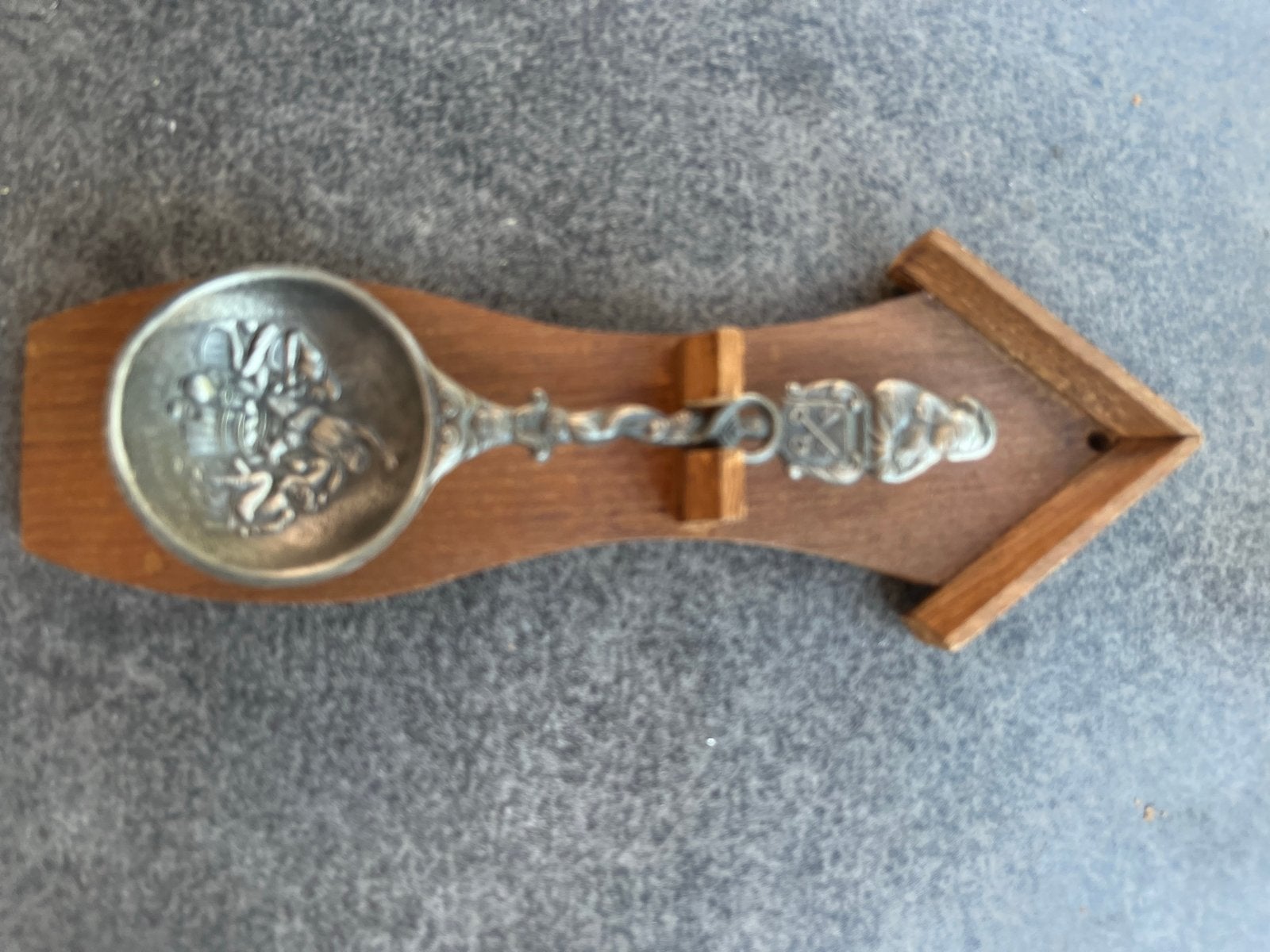 Vintage Tinnen Lepel op Houten Pijl Wanddecoratie, Antiek en Kunst, Antiek | Tin, Ophalen