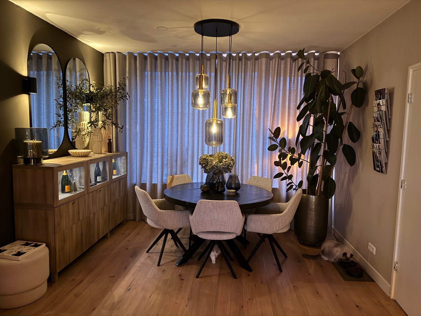 Ronde zwarte eettafel met 5 stoelen, Huis en Inrichting, Ophalen, Gebruikt, 4 tot 6 stoelen