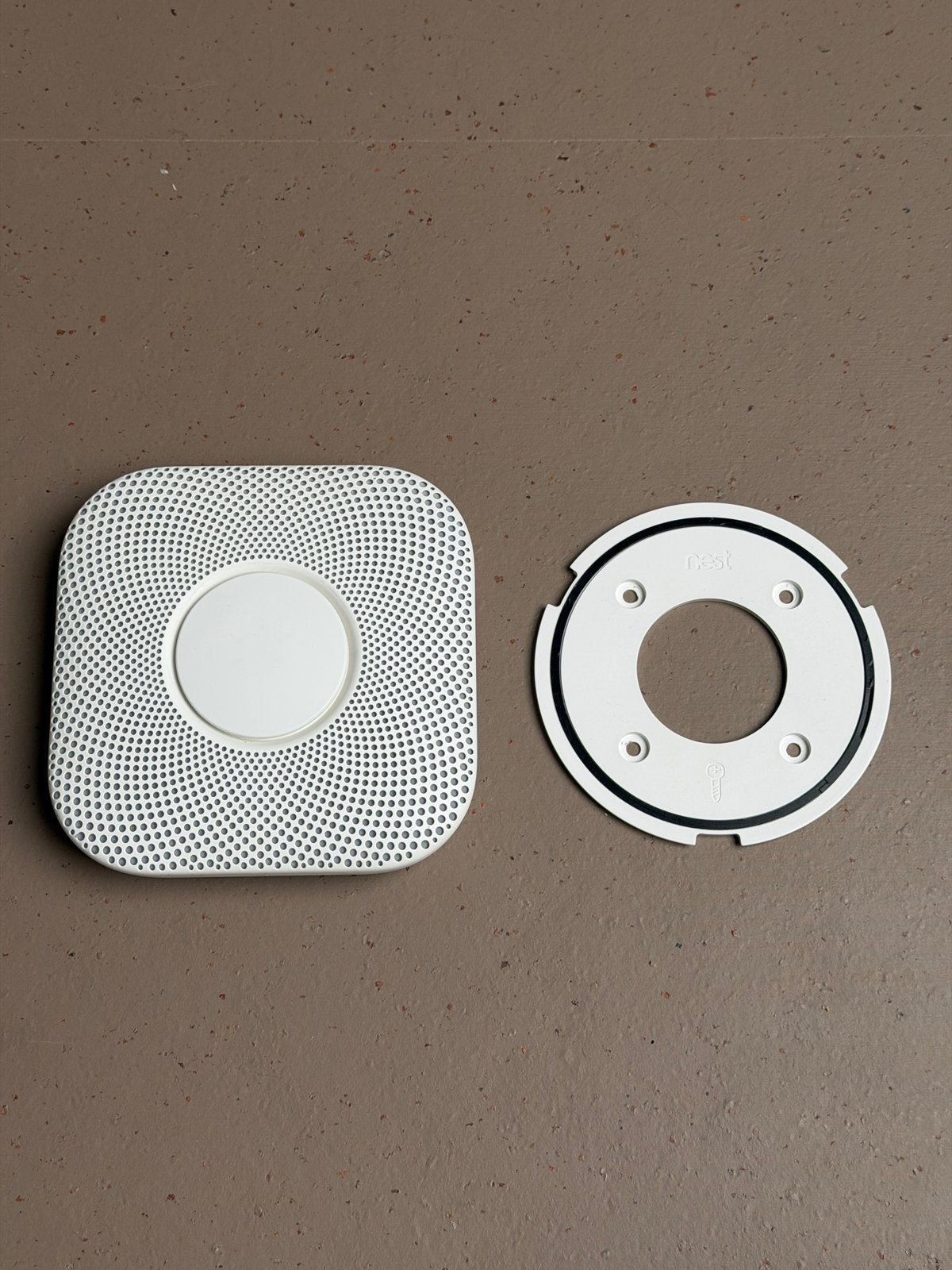 Nest Protect v2 Rook- en Koolmonoxidemelder (2030), Ophalen of Verzenden, Zo goed als nieuw, Detector, Sensor of Melder, Rook