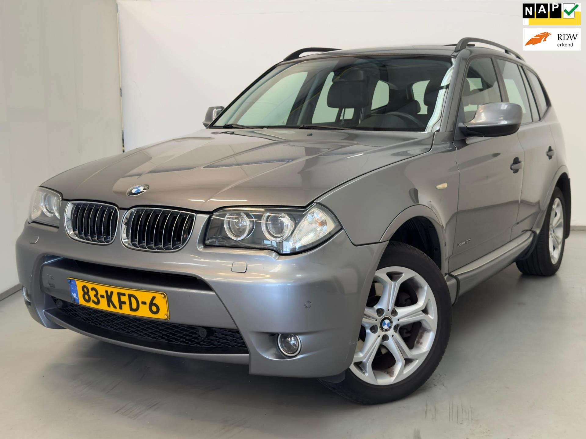 BMW X3 2.0i / M Pakket / Pano / NL-auto / Youngtimer / Leder, Zwart, 4 cilinders, 150 pk, Bedrijf